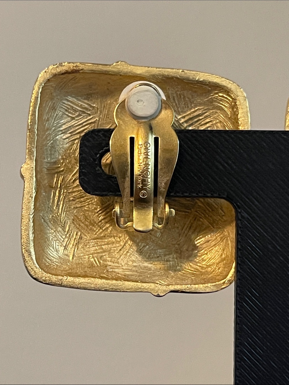 1980’s Givenchy Black & Gold Geometric Checkered Runway Clip-On Earrings - Picture 11 of 11